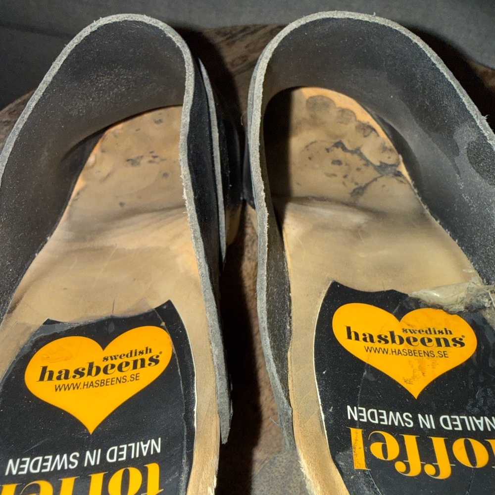 Swedish Hasbeens Black and Tan Mules - Picture 4 of 5